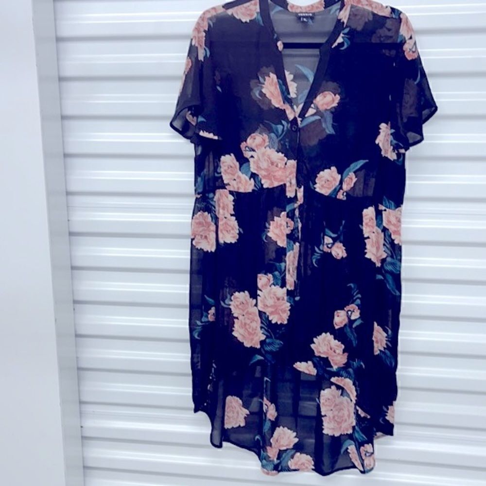 Torrid high Low top. Navy I’m colors BABYDOLL CHIFFON TUNIC